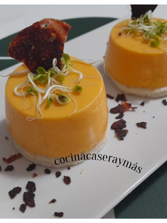 Una foto de Flan de porra -salmorejo-