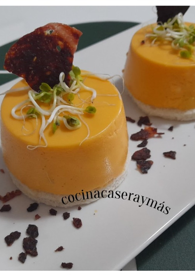Una foto de Flan de porra -salmorejo-