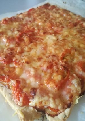Une photo de Tarte à la tomate, conté et moutarde