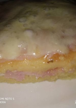 Una foto de Polenta rellena a la pizza