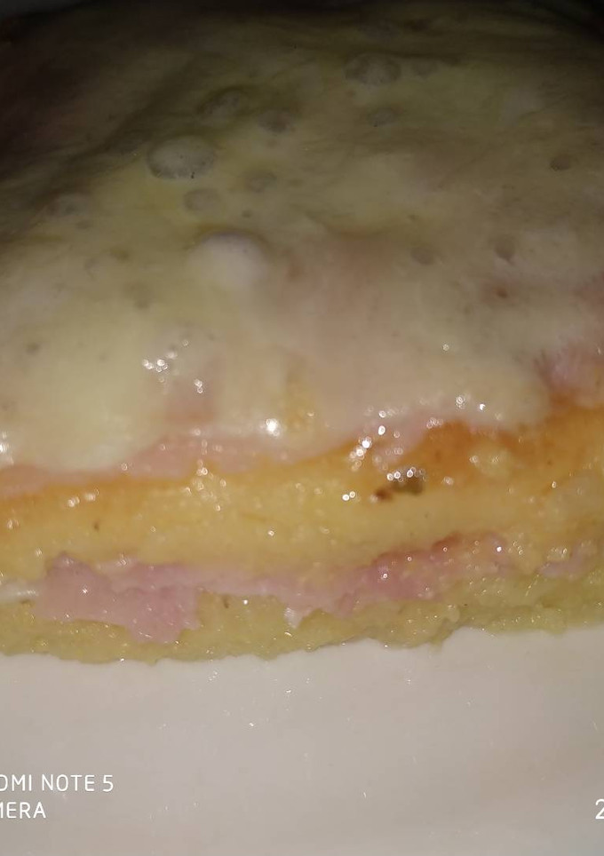 Una foto de Polenta rellena a la pizza