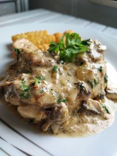 Une photo de Poulet aux champignons et crème de parmesan