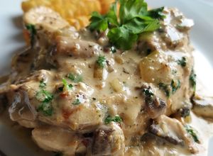 Une photo de Poulet aux champignons et crème de parmesan