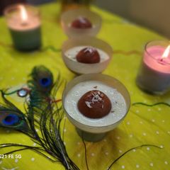 A picture of Rabdi Gulab Jamun.