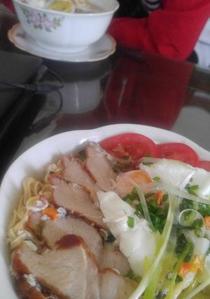 Hình của món Mỳ thịt quay trứng ốp.