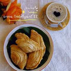 A picture of Karipap Pusing.