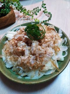 和風洋蔥拌雞絲佐柴魚 的食譜成品照片