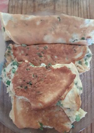 Una foto de Omelette de huevo y verdeo