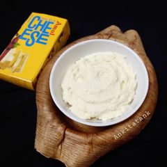 A picture of Instant homemade Cheese spread.