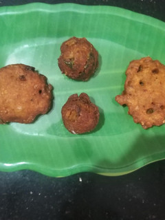 மிளைகாய் வடை/அப்பம்-தர்மபுரி சிறப்பு செய்முறை முக்கிய புகைப்படம்