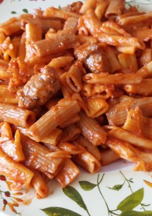 Foto principal de Macarrones con salchichas caseras al romero