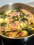 Aprovechando restos: codillo con acelgas, garbanzos y patatas