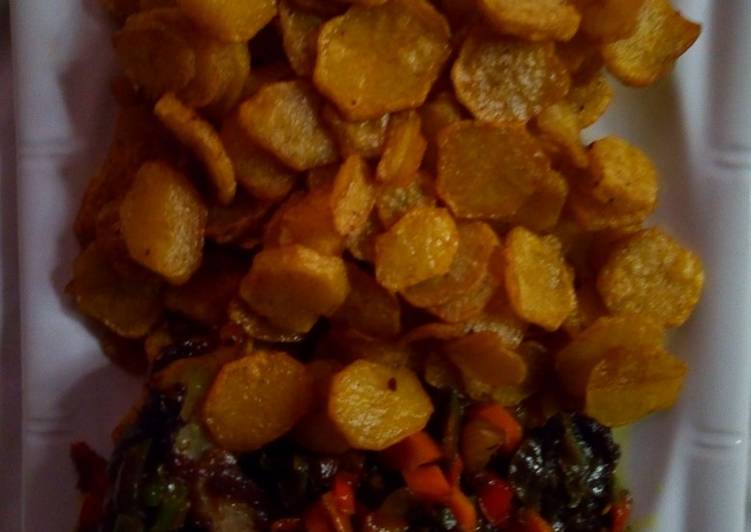 Fried Irish potatoe with vegetable Sauce