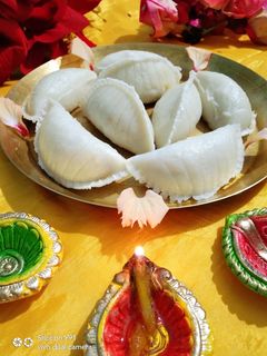 স্টীম পুলি পিঠে (Steam puli pithe recipe in bengali) রেসিপির প্রধান ছবি