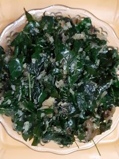 शेवग्याच्या पाल्याची भाजी (Shevgyachya Palyachi Bhaji Recipe In Marathi) रेसिपी चे मुख्य फोटो