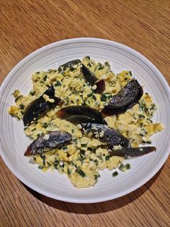 A picture of Eggs with Chives.