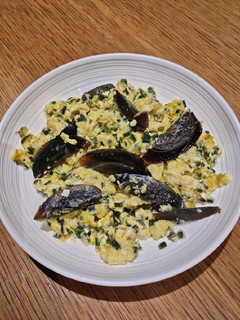 A picture of Eggs with Chives.
