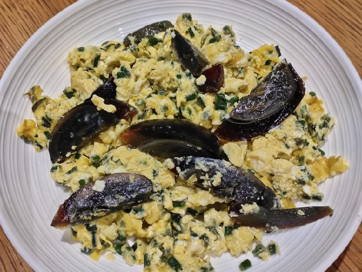 Easy Steps to Prepare Recipes Eggs with Chives the Delicious Perfect.