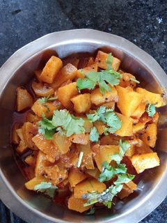 દૂધી બટાકા નું શાક (Dudhi Bataka Shak Recipe In Gujarati) રેસીપી મુખ્ય ફોટો