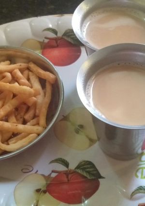 मसाला टी विथ नमकीन (Masala tea with namkeen recipe in hindi) रेसिपी मुख्य फोटो