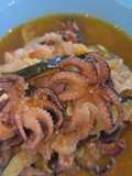 Pulpitos con cebolla y calabacín