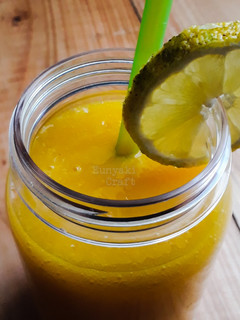 A picture of Mango Lemonade.