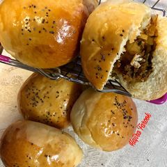 A picture of Meat Buns.