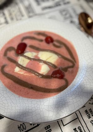 Narancsos epres-málnás krémleves vanília fagylalttal és csoki öntettel 🌸 recept fotója