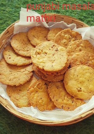 પંજાબી મસાલા મઠરી (punjabi masala mathri recipe in gujarati) રેસીપી મુખ્ય ફોટો