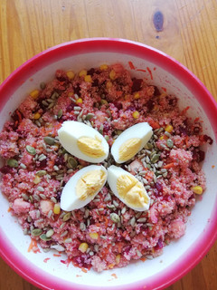 Una foto de Ensalada de quinoa con remolacha