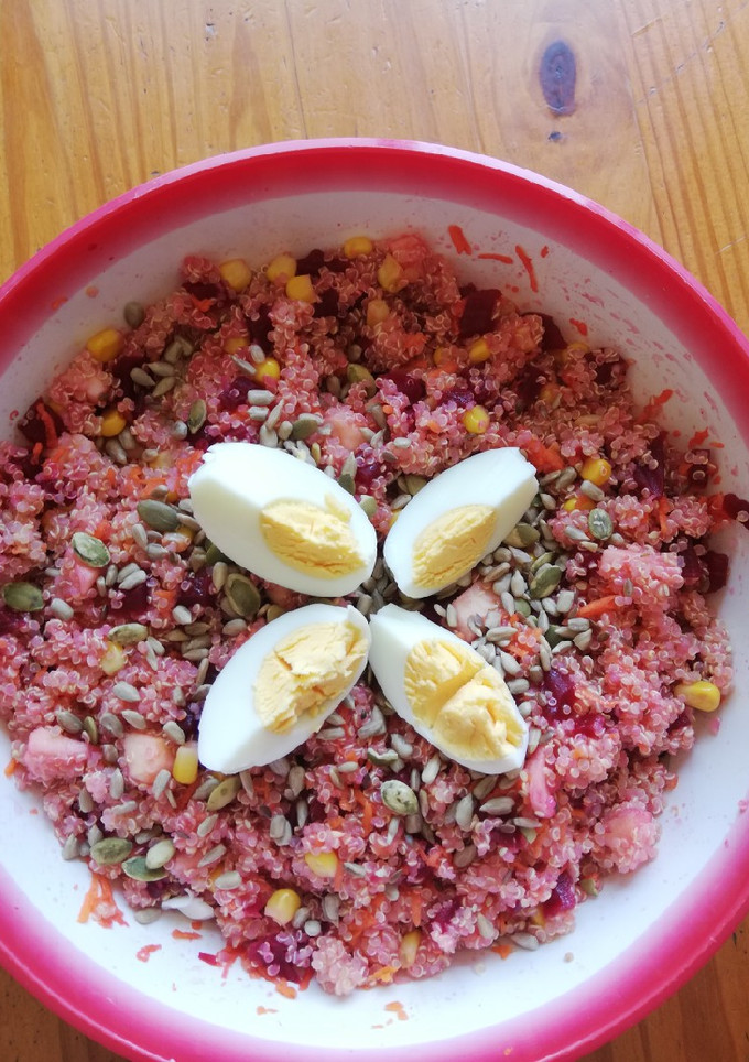 Una foto de Ensalada de quinoa con remolacha