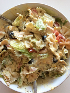 Una foto de Ensalada de pasta con mahonesa de curry