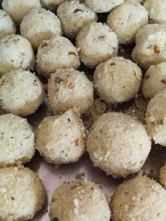 सूजी के लड्डू (suji ke ladoo recipe in Hindi) रेसिपी मुख्य फोटो