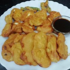 A picture of Paneer and chilli pakode.