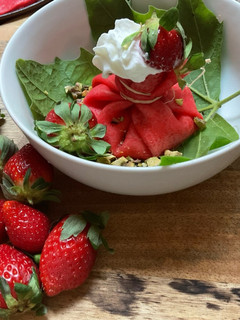 Une photo de 🍓aumônières crêpes 🍓 fraises🌿strawsberry