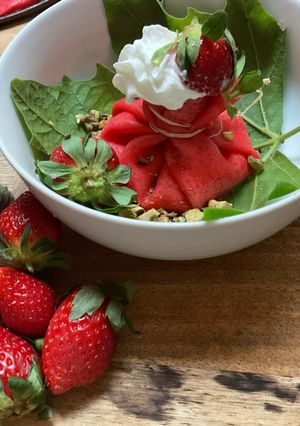 Une photo de 🍓aumônières crêpes 🍓 fraises🌿strawsberry