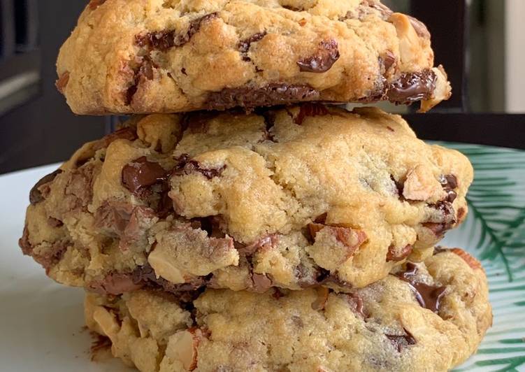 Cara Mudah Membuat Lezat Classic Chocolate Chip Almond Cookies