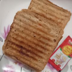 A picture of Grilled brown bread toast.