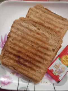 A picture of Grilled brown bread toast.