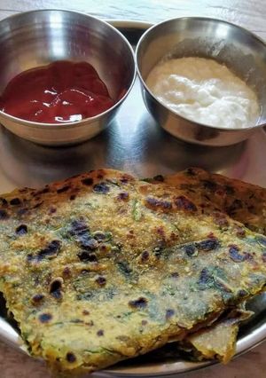 मेथी पराठा (methi paratha recipe in marathi) रेसिपी चे मुख्य फोटो 