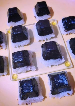 A picture of Oreo coconut pyramids.