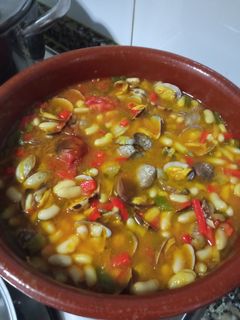 Una foto de Habas con almejas