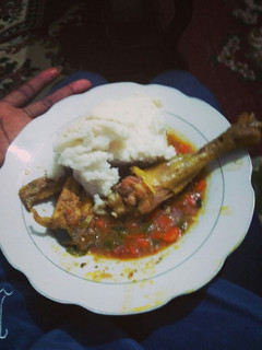 A picture of Chicken stew and ugali.