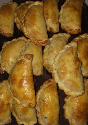 Una foto de Empanadas criolla de carne picada jugosa y riquísima 😋 🥟