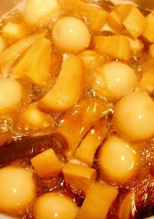 Hình của món Trứng Cút Kho Nấm Đùi Gà.