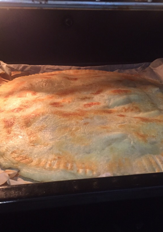 Una foto de Empanada de brandada de bacalao