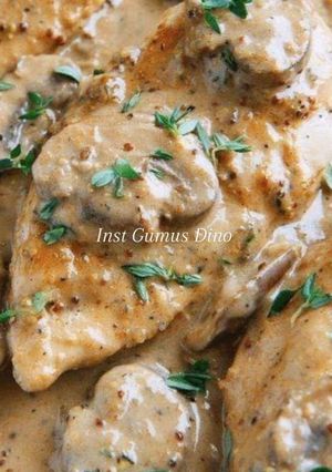 Une photo de Escalopes à la crème avec champignons 🍄