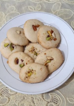 A picture of Bakery style biscuits.