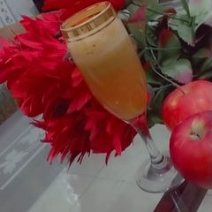 A picture of Fresh apple juice 🥤.