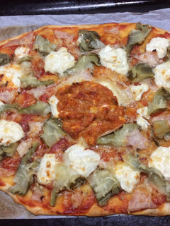 Una foto de Pizza de alcachofas
